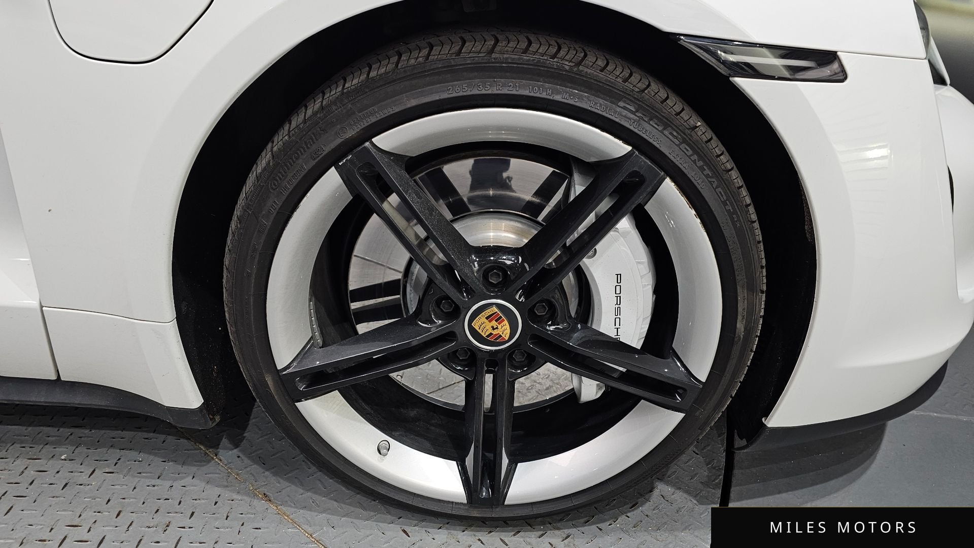 Porsche Taycan 2023 — миниатюра 5