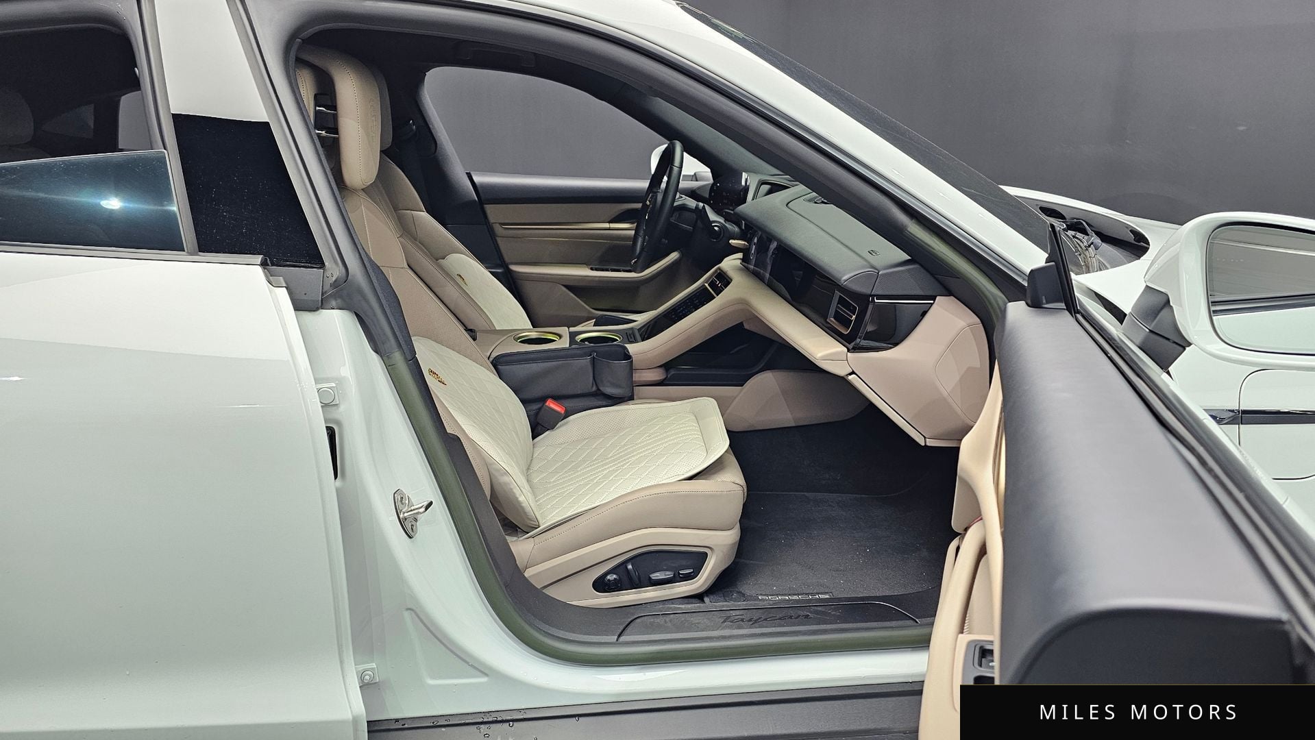 Porsche Taycan 2023 — миниатюра 11