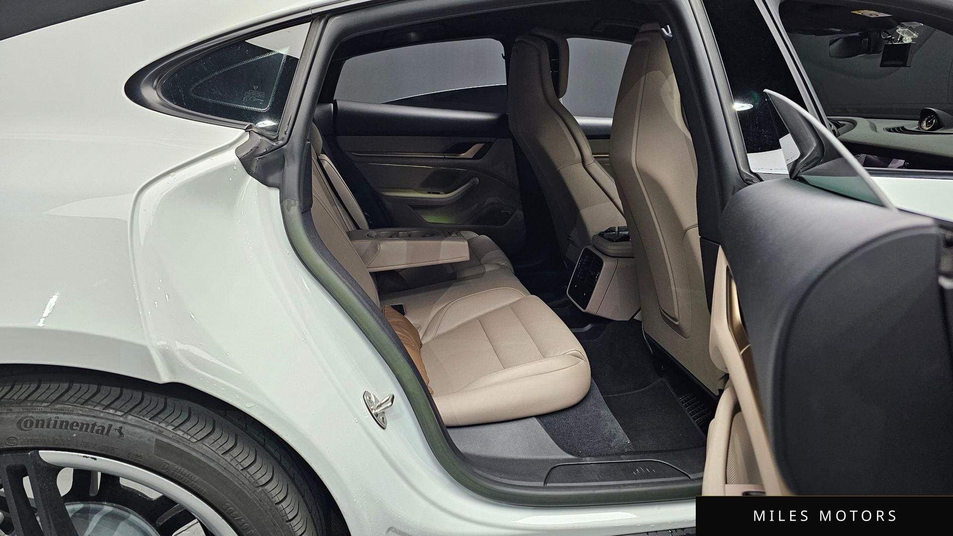 Porsche Taycan 2023 — миниатюра 12