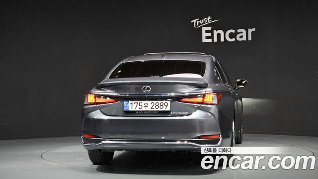 Лексус ES300h 2025 — миниатюра 4