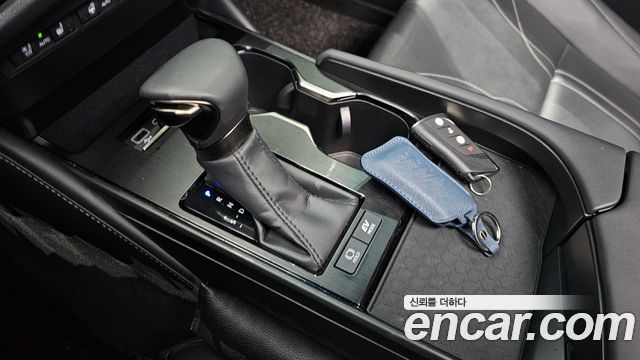 Лексус ES300h 2025 — миниатюра 12