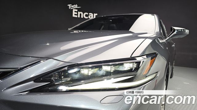 Лексус ES300h 2025 — миниатюра 8