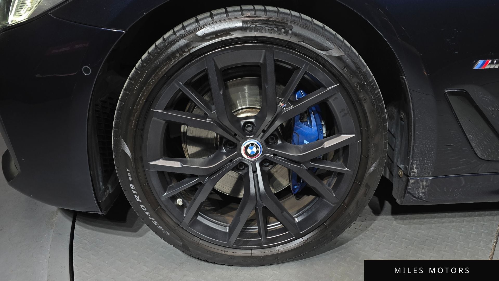 BMW 5 Series (G30) 2021 — миниатюра 5
