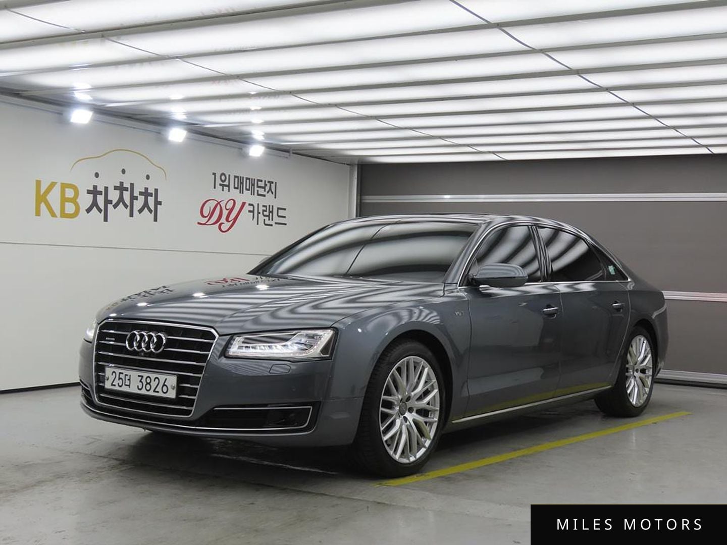 Audi A8 2015 — фото 1 из 12