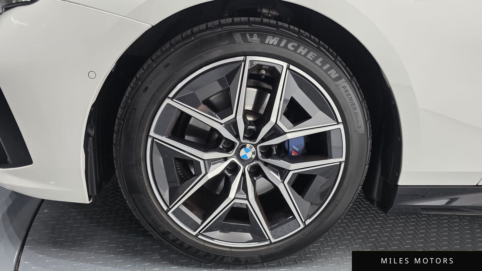 BMW 5 Series (G60) 2024 — миниатюра 4