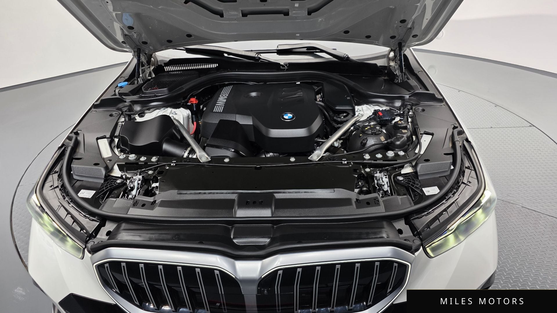 BMW 5 Series (G60) 2024 — миниатюра 5