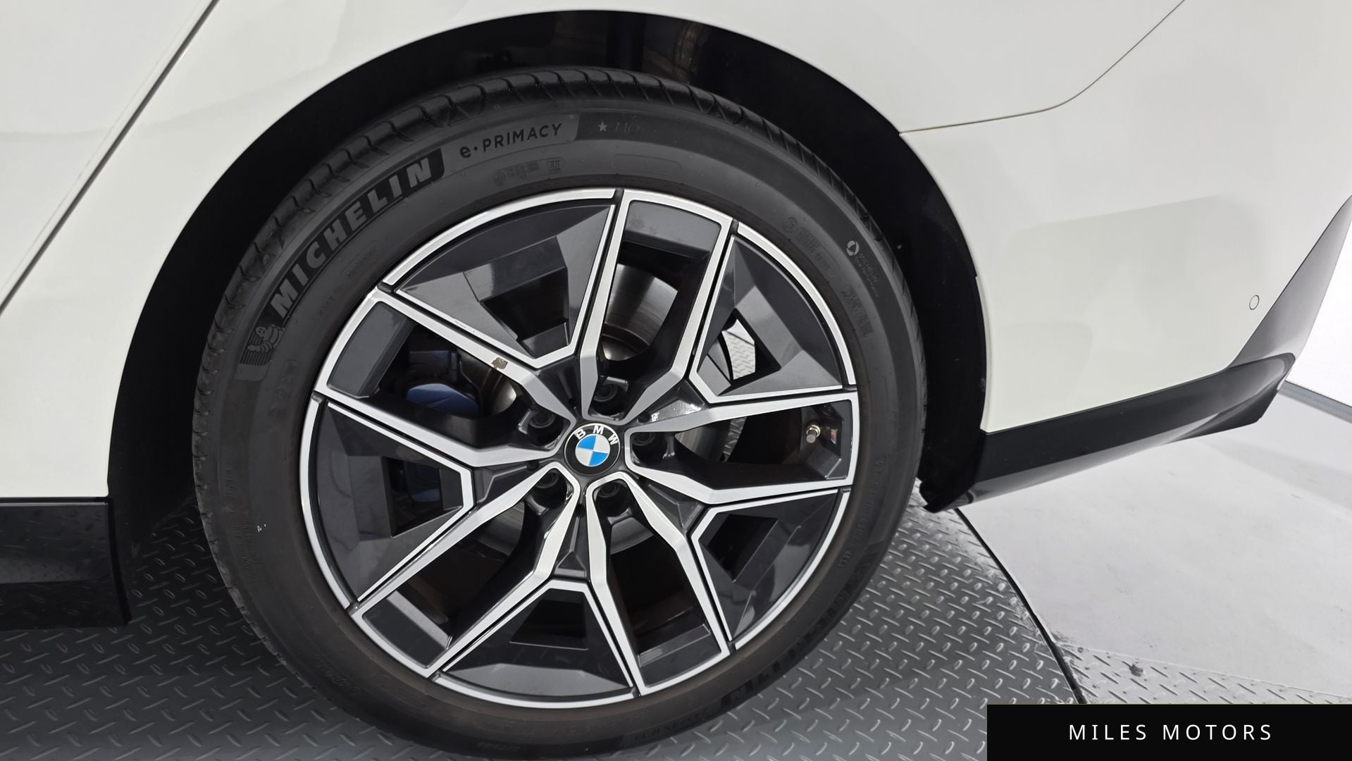 BMW 5 Series (G60) 2024 — миниатюра 6