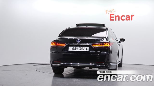 Лексус LS500h 2019 — миниатюра 4