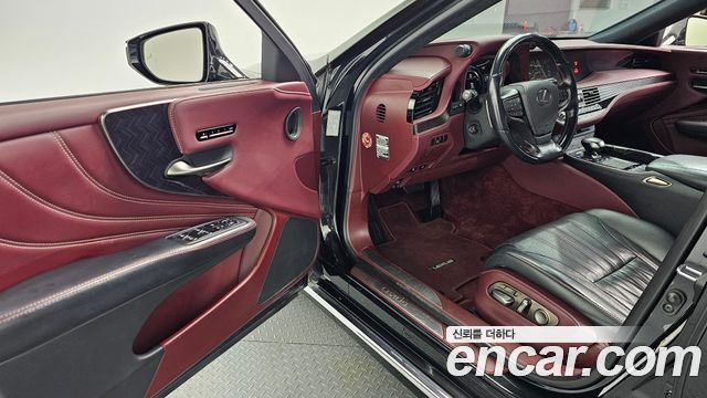 Лексус LS500h 2019 — миниатюра 10