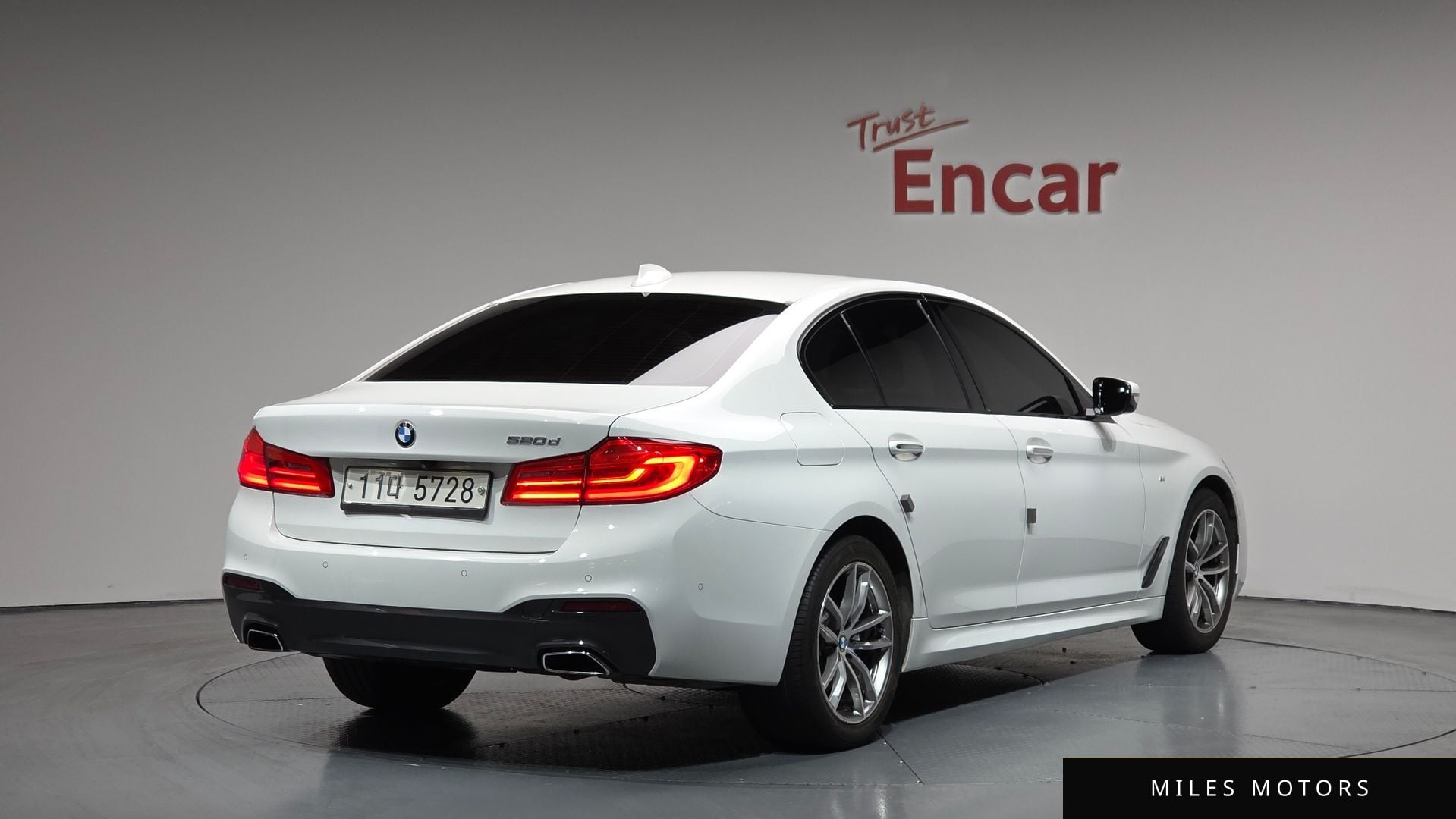 BMW 5 Series (G30) 2017 — фото 1 из 12