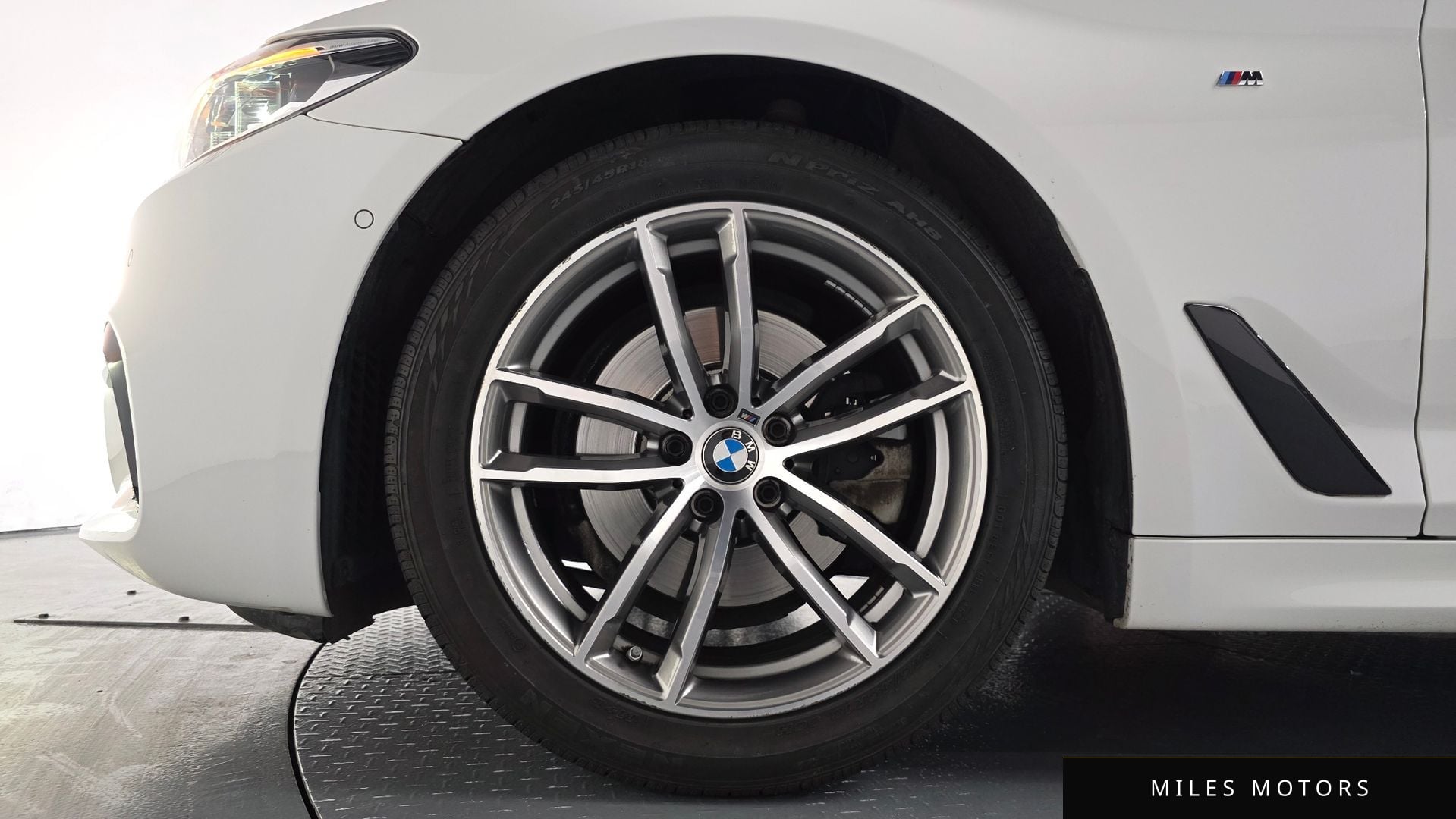 BMW 5 Series (G30) 2017 — миниатюра 4