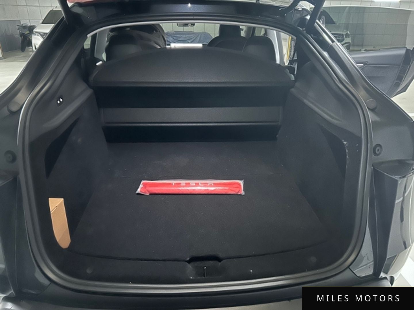 Tesla Model Y 2025 — миниатюра 6
