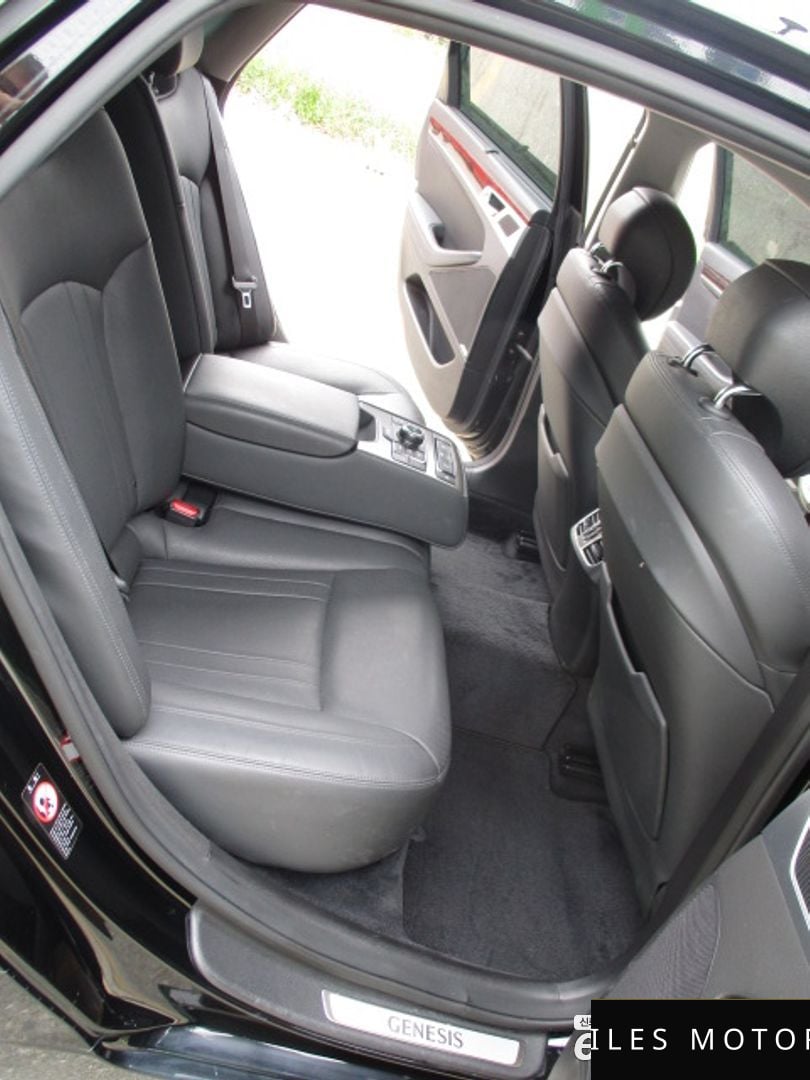 Hyundai Genesis 2015 — миниатюра 9