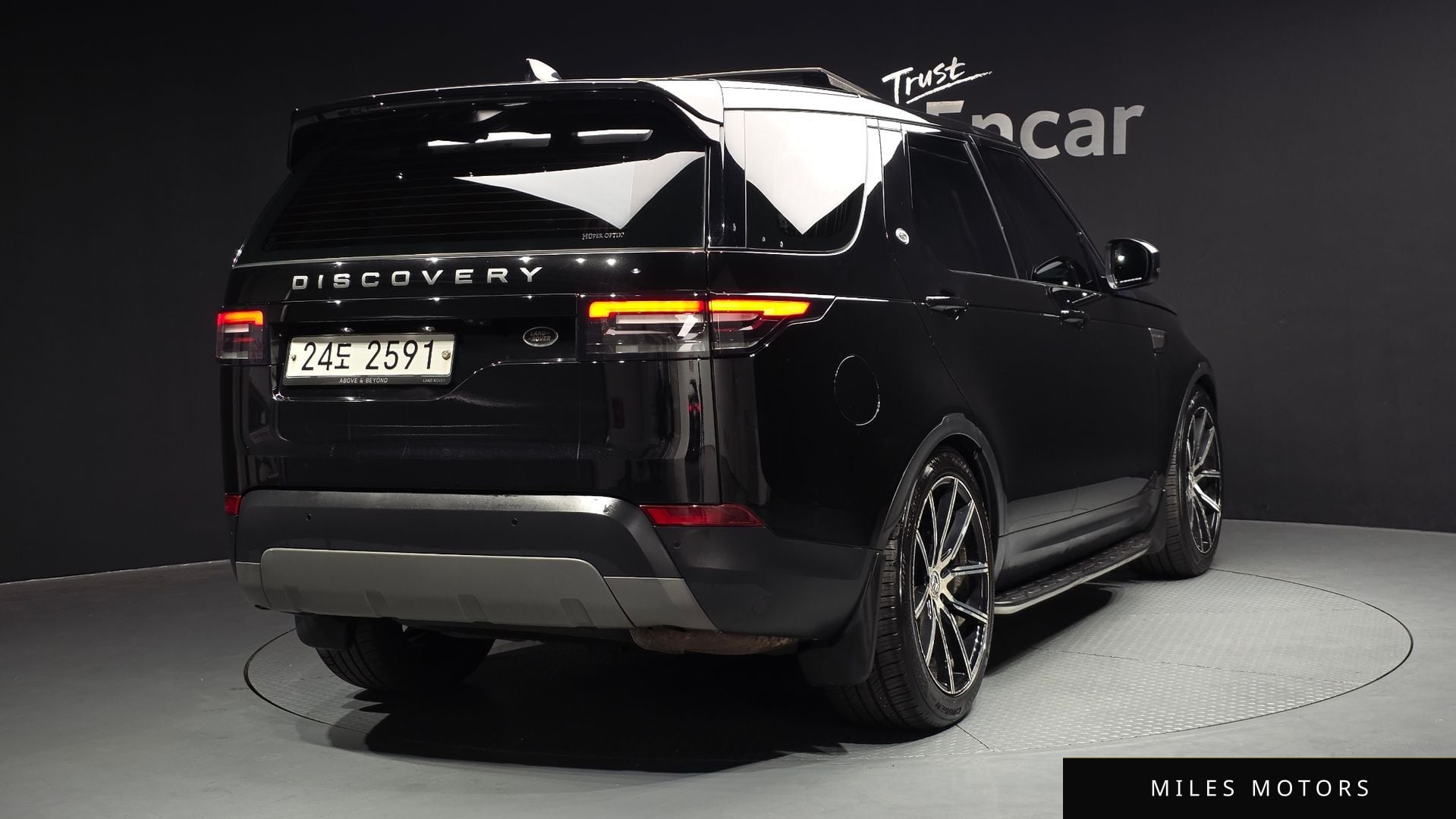 Land Rover Discovery 2018 — миниатюра 2