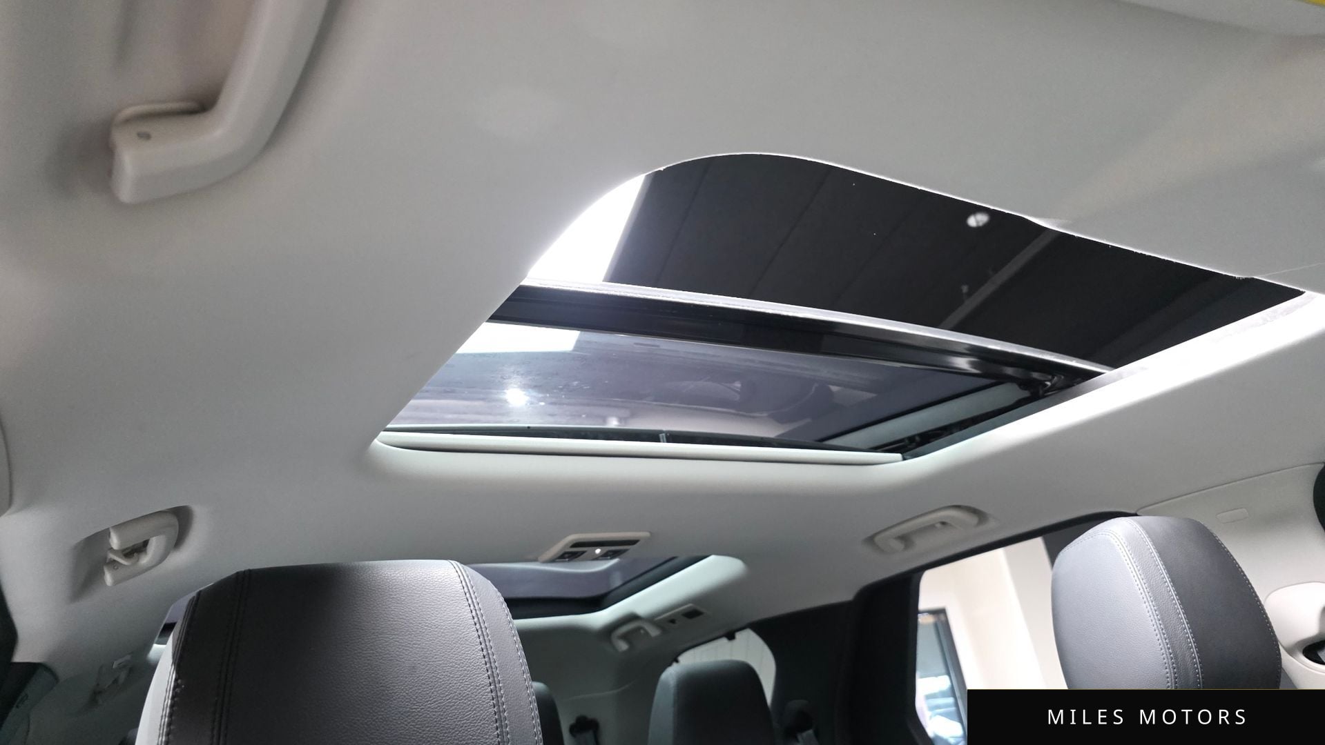 Land Rover Discovery 2018 — миниатюра 17