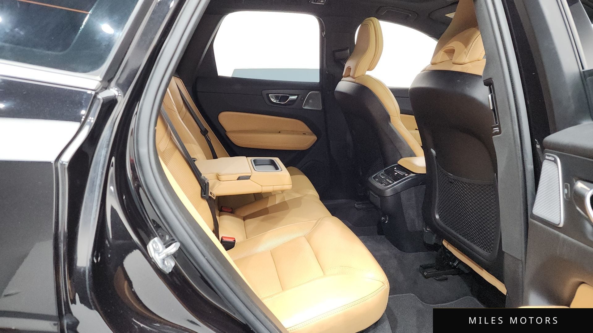 Volvo XC60 2019 — миниатюра 18