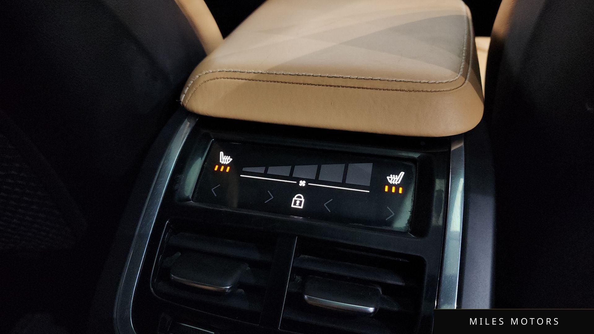 Volvo XC60 2019 — миниатюра 31