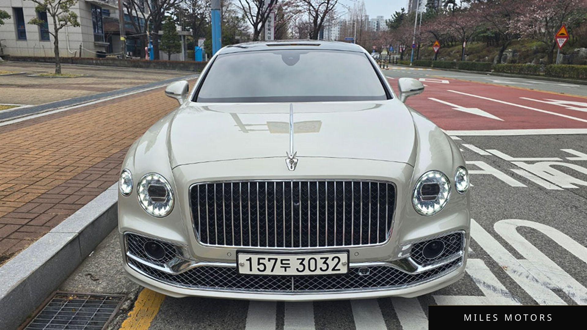 Bentley Flying Spur 2022 — фото 1 из 8