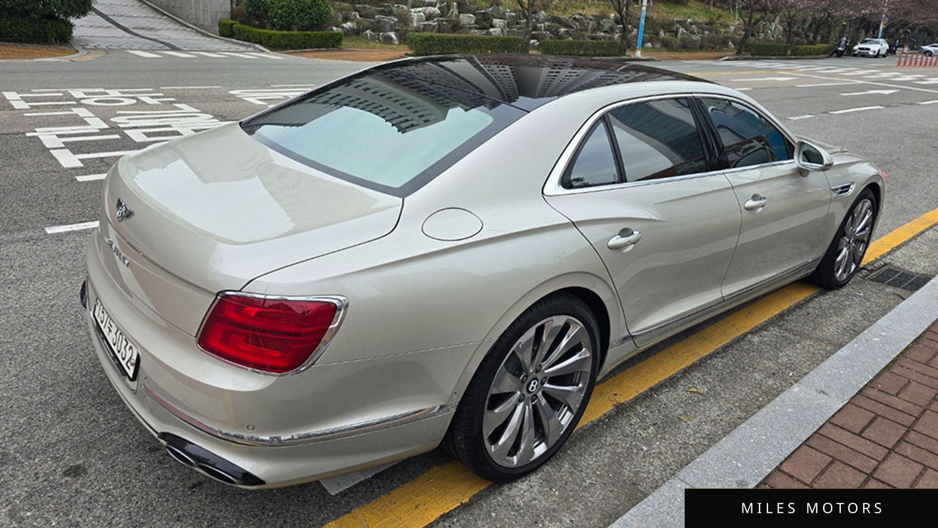 Bentley Flying Spur 2022 — миниатюра 4