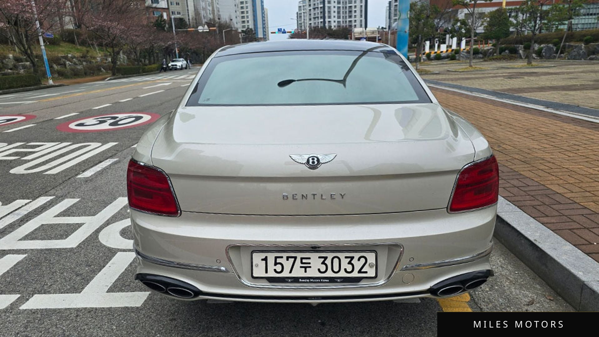 Bentley Flying Spur 2022 — миниатюра 5