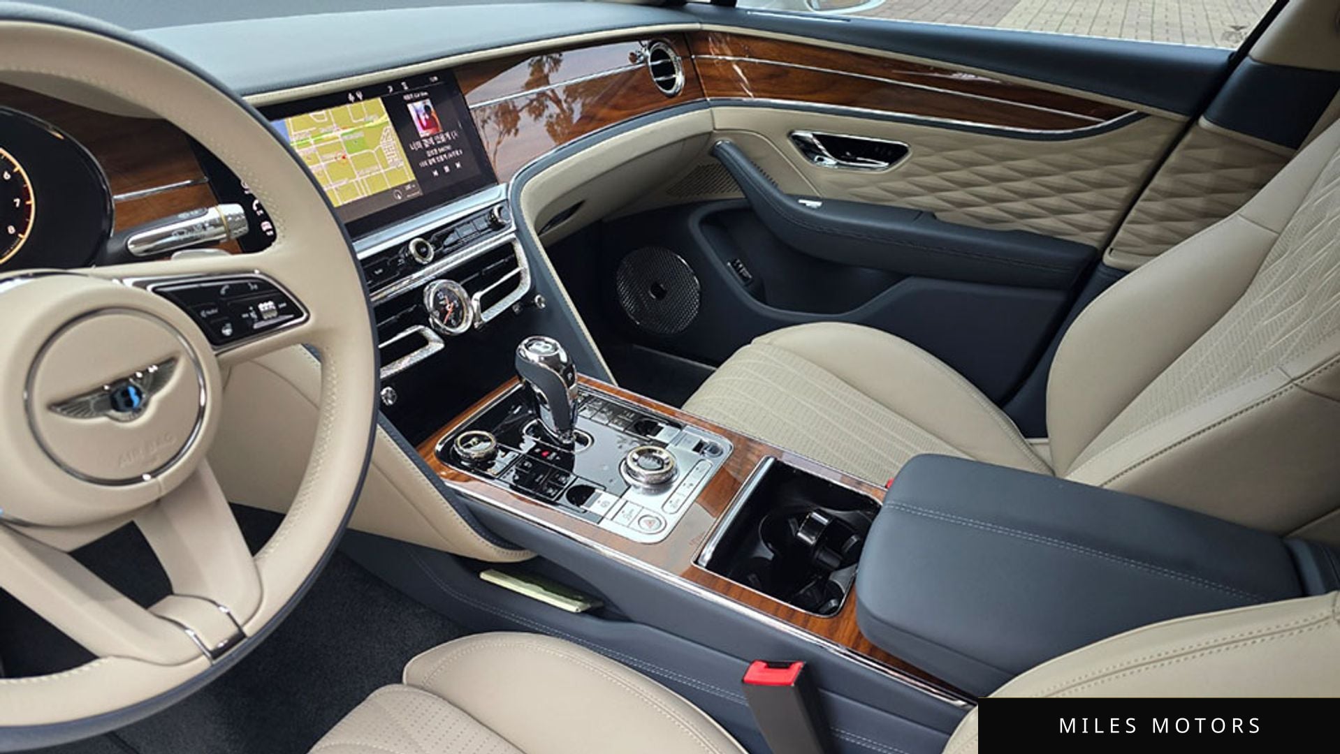 Bentley Flying Spur 2022 — миниатюра 8