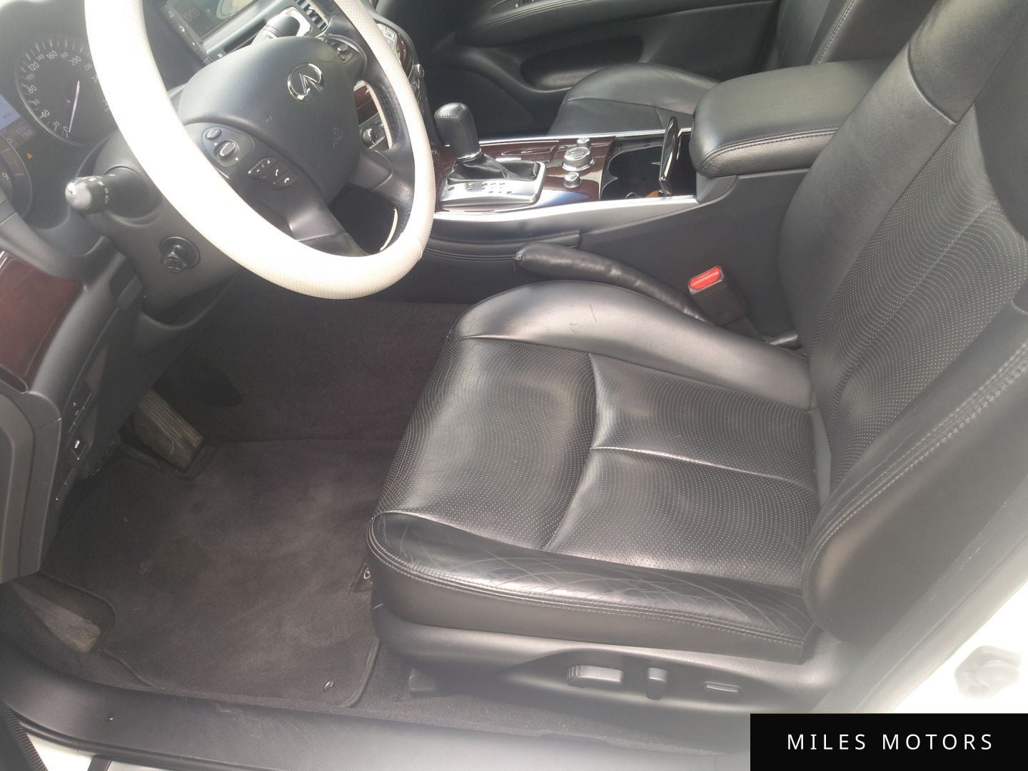 Infiniti Q70 2015 — миниатюра 10
