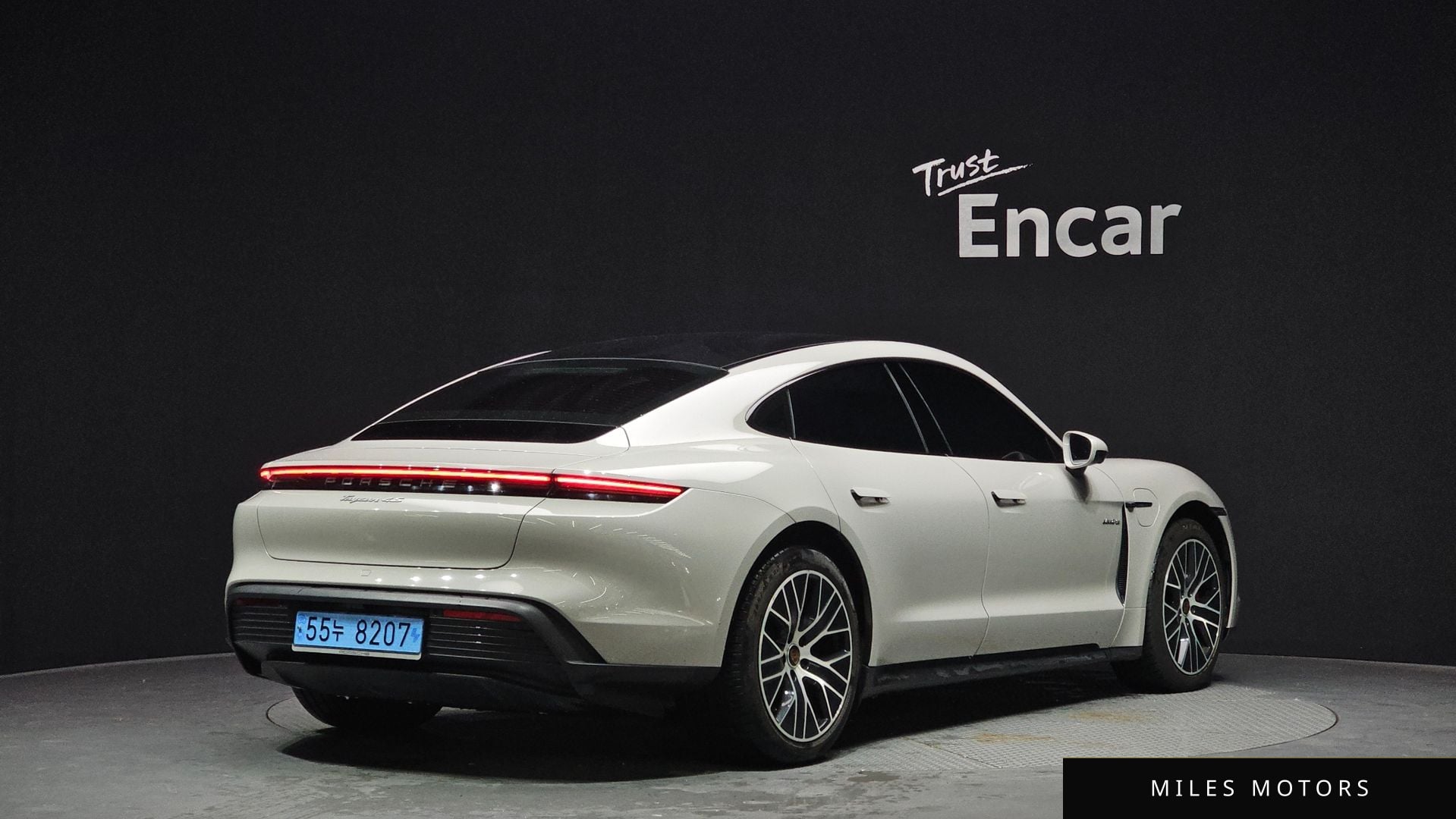 Porsche Taycan 2021 — миниатюра 2