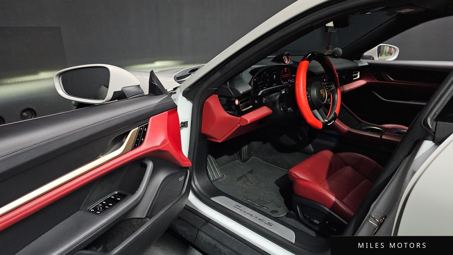 Porsche Taycan 2021 — миниатюра 10
