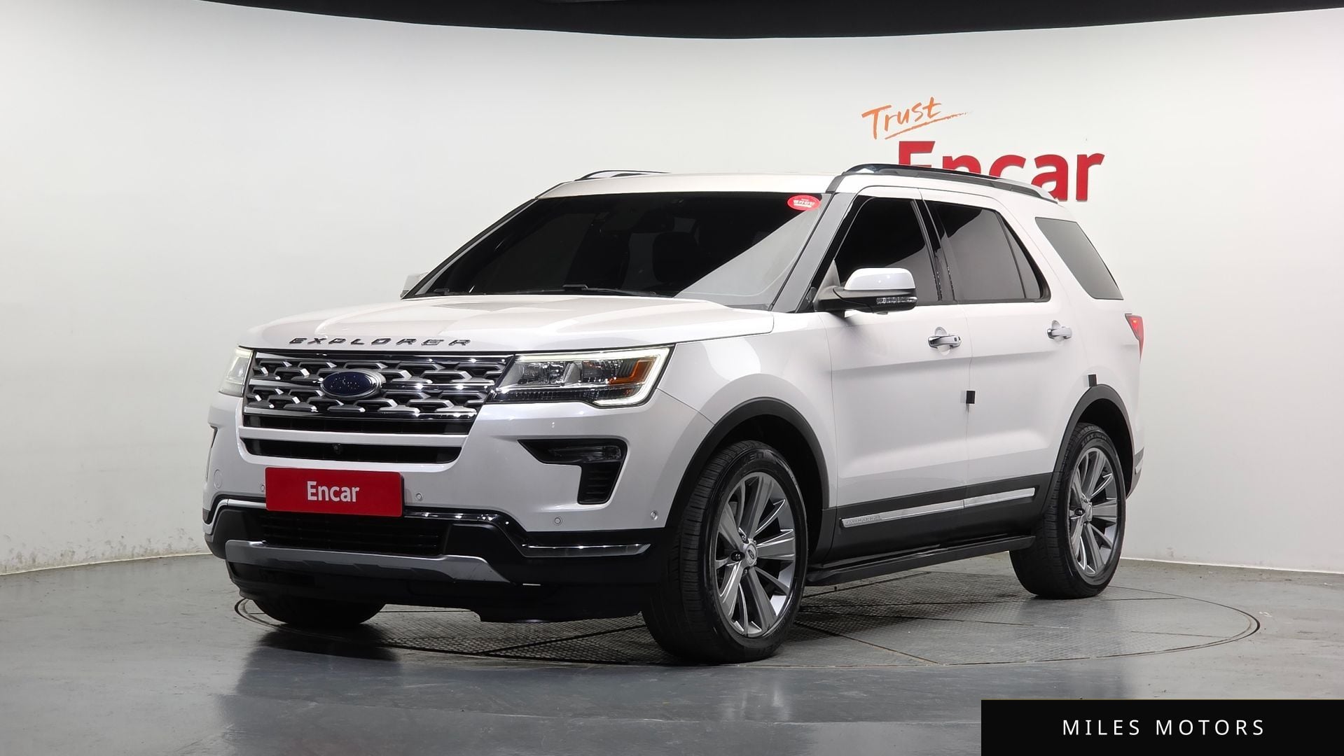 Ford Explorer 2018 — фото 1 из 12