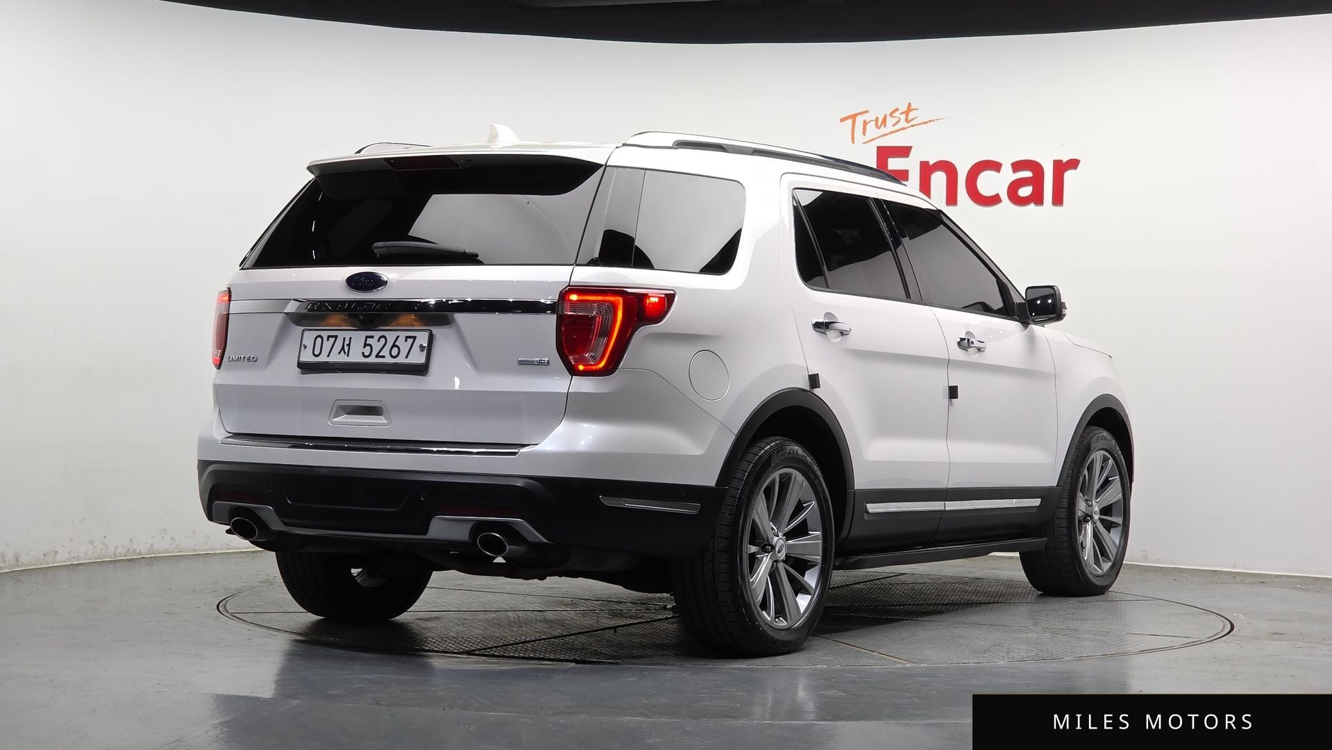 Ford Explorer 2018 — миниатюра 2