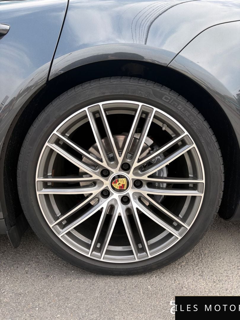 Porsche Panamera 2018 — миниатюра 11