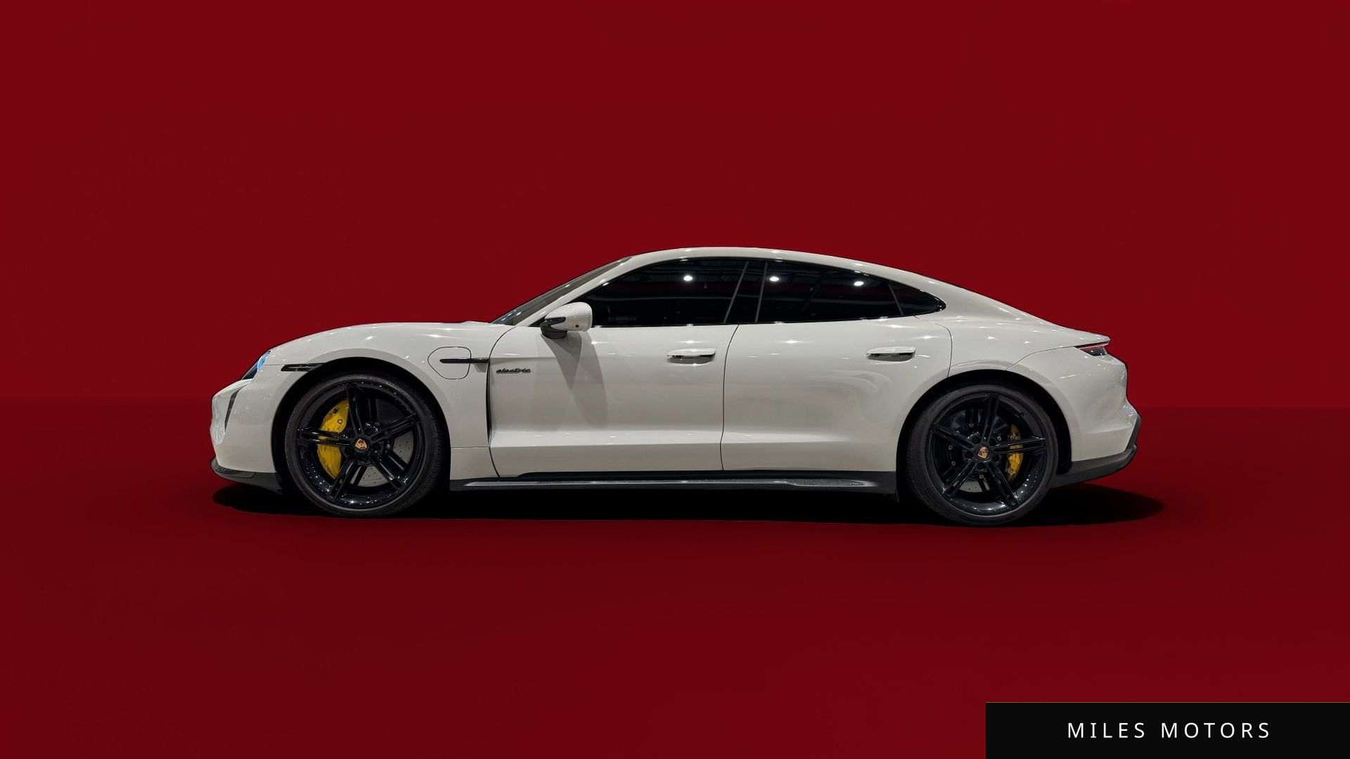 Porsche Taycan 2023 — фото 1 из 12