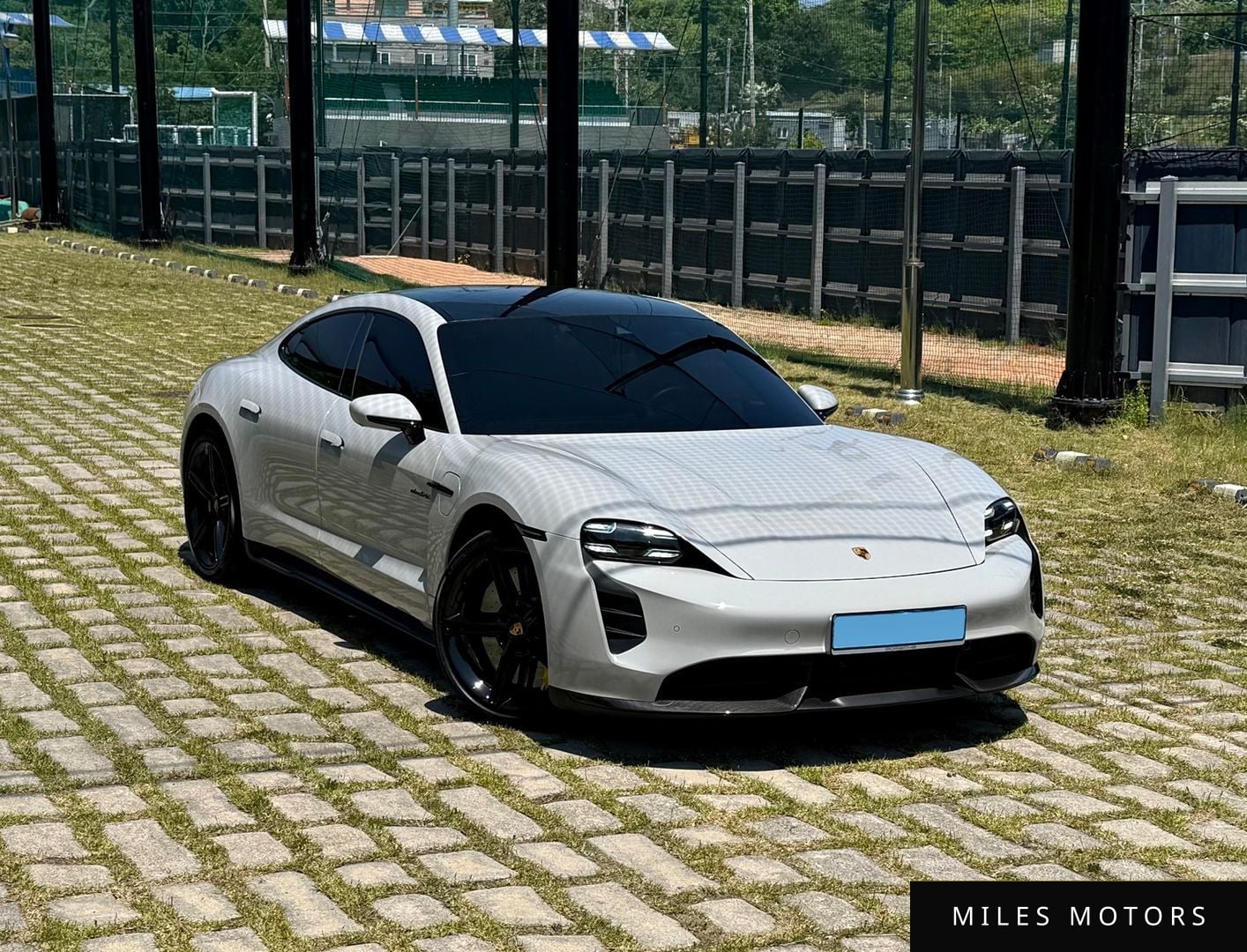 Porsche Taycan 2023 — миниатюра 6