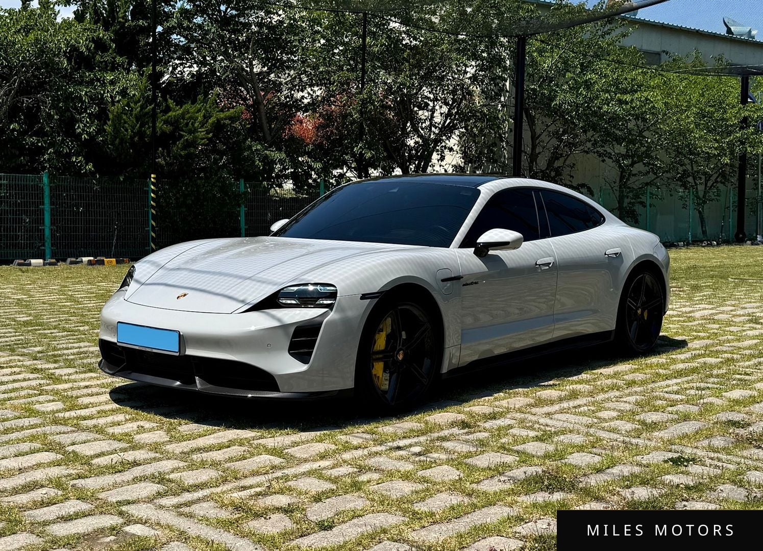 Porsche Taycan 2023 — миниатюра 8