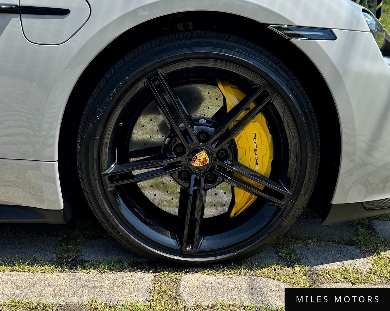 Porsche Taycan 2023 — миниатюра 11