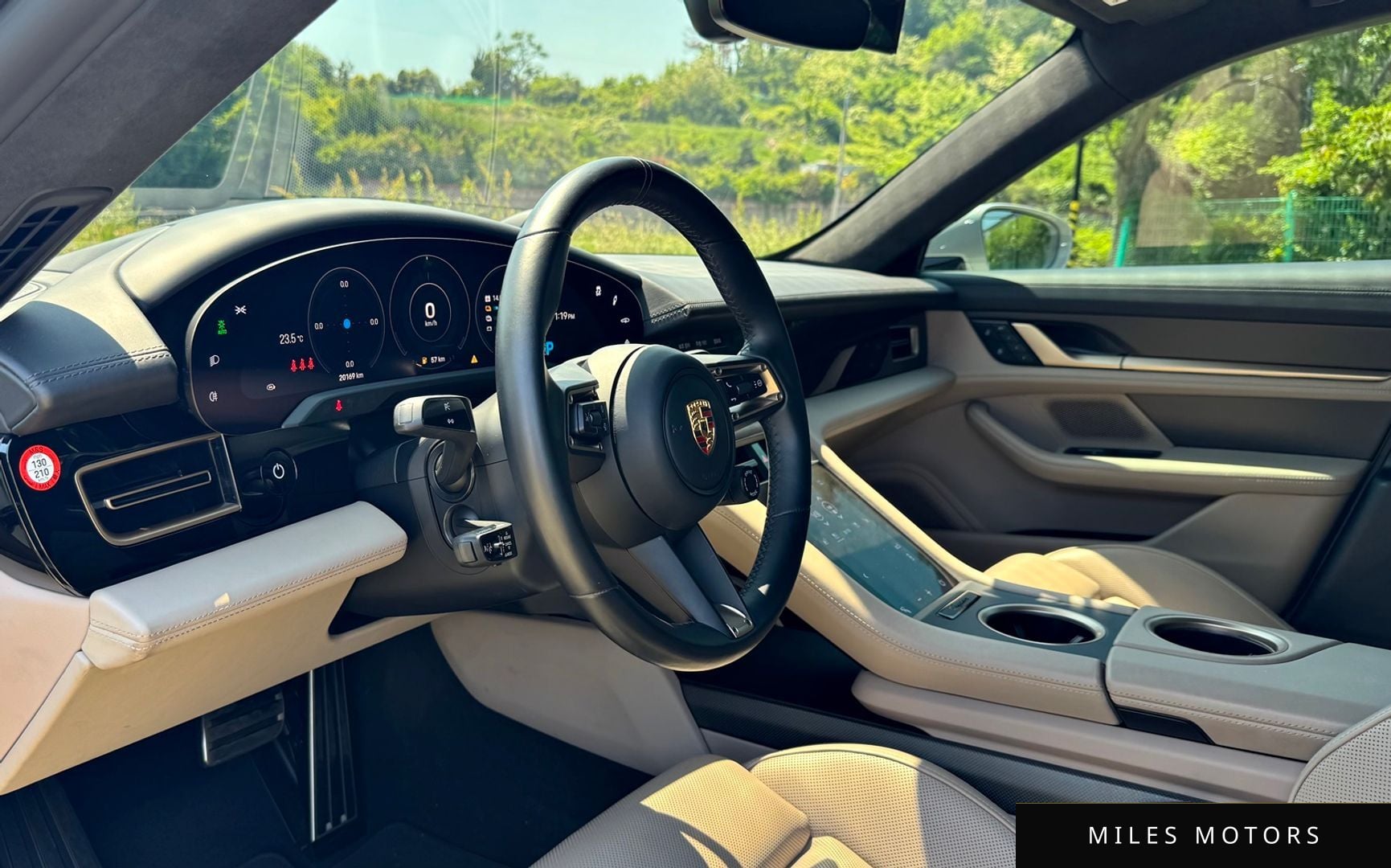 Porsche Taycan 2023 — миниатюра 12
