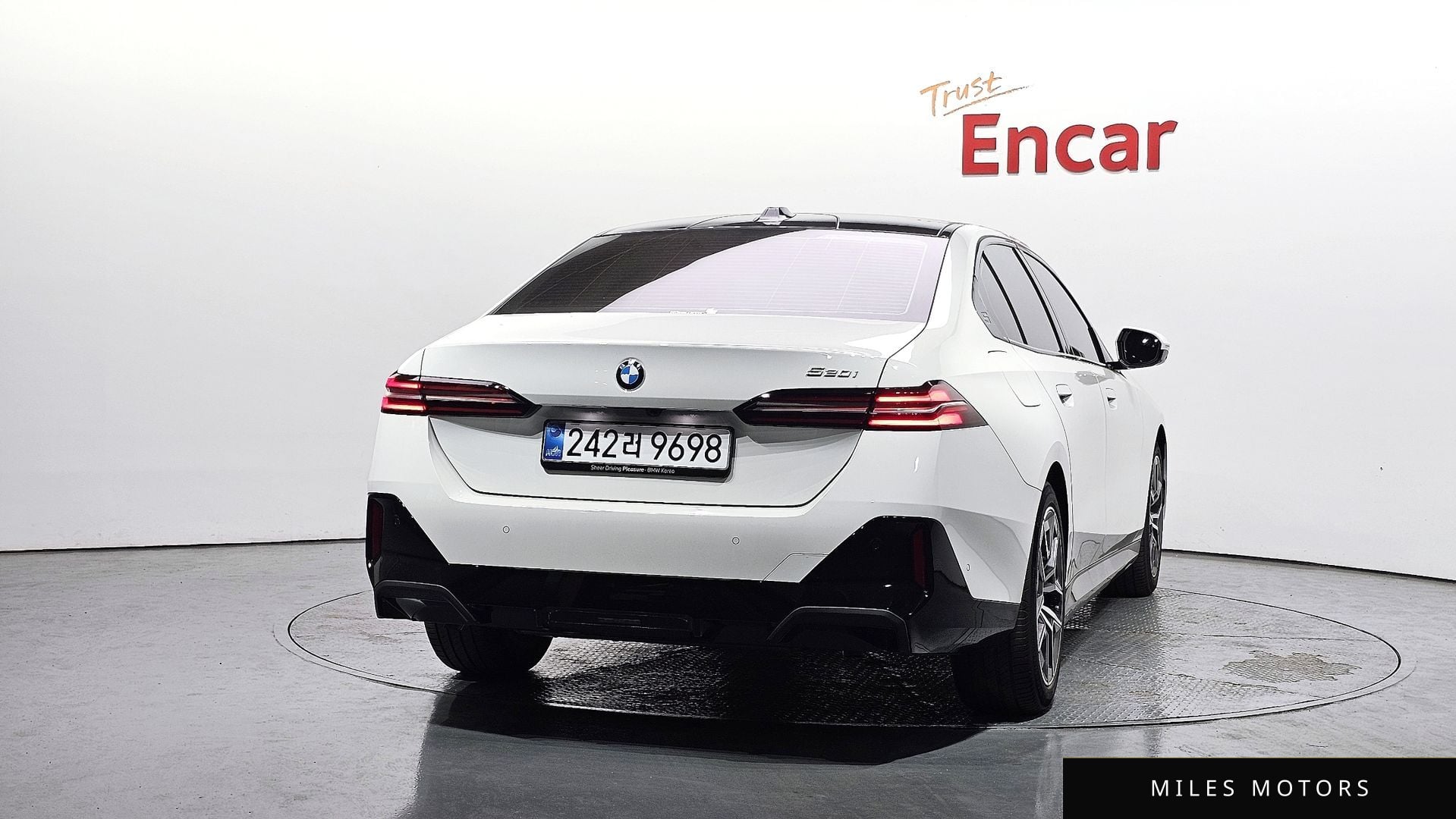 BMW 5 Series (G60) 2026 — миниатюра 4