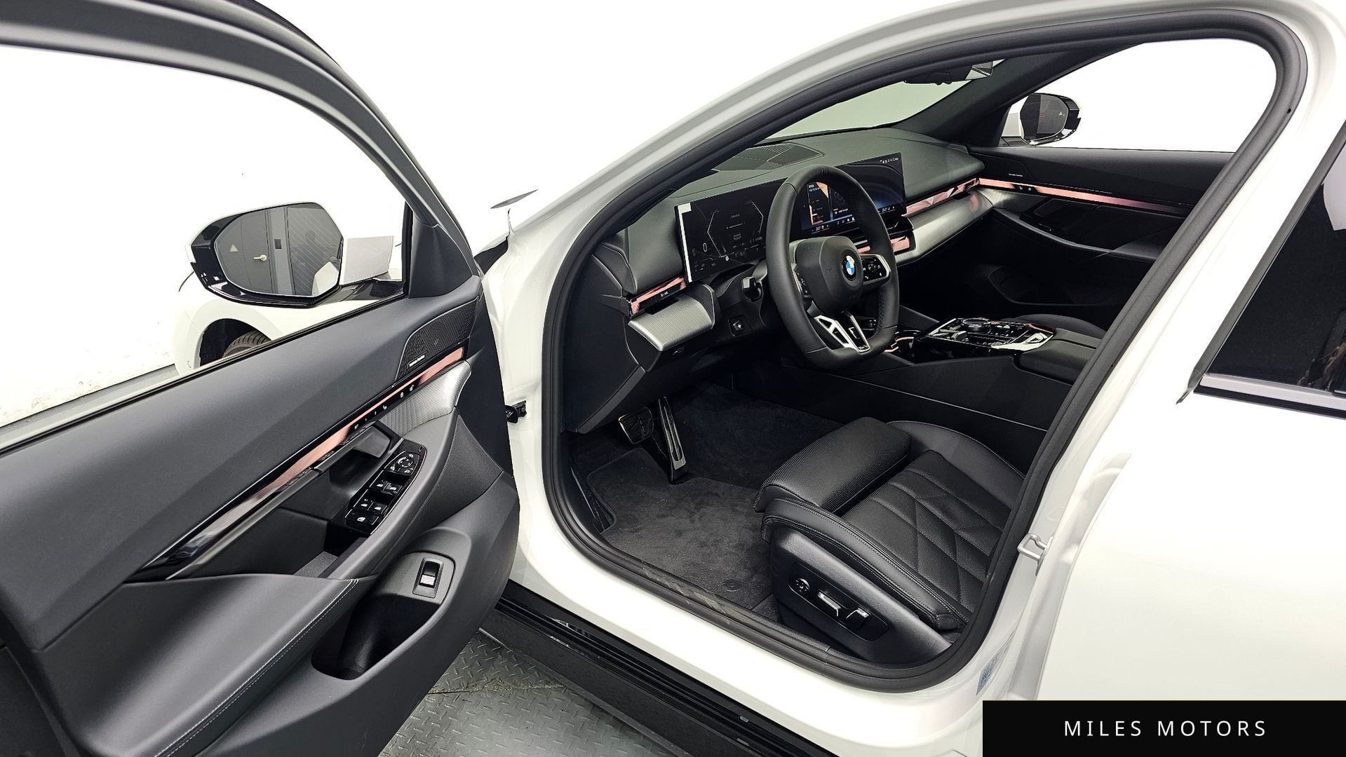 BMW 5 Series (G60) 2026 — миниатюра 13