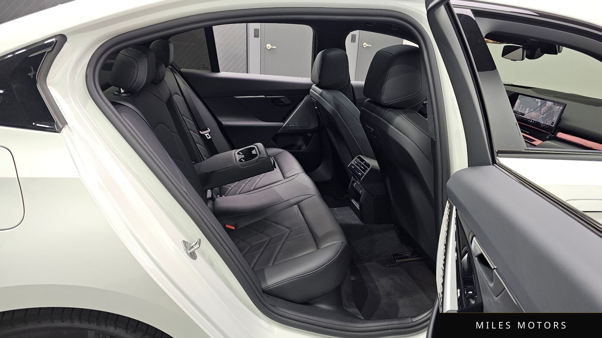 BMW 5 Series (G60) 2026 — миниатюра 17