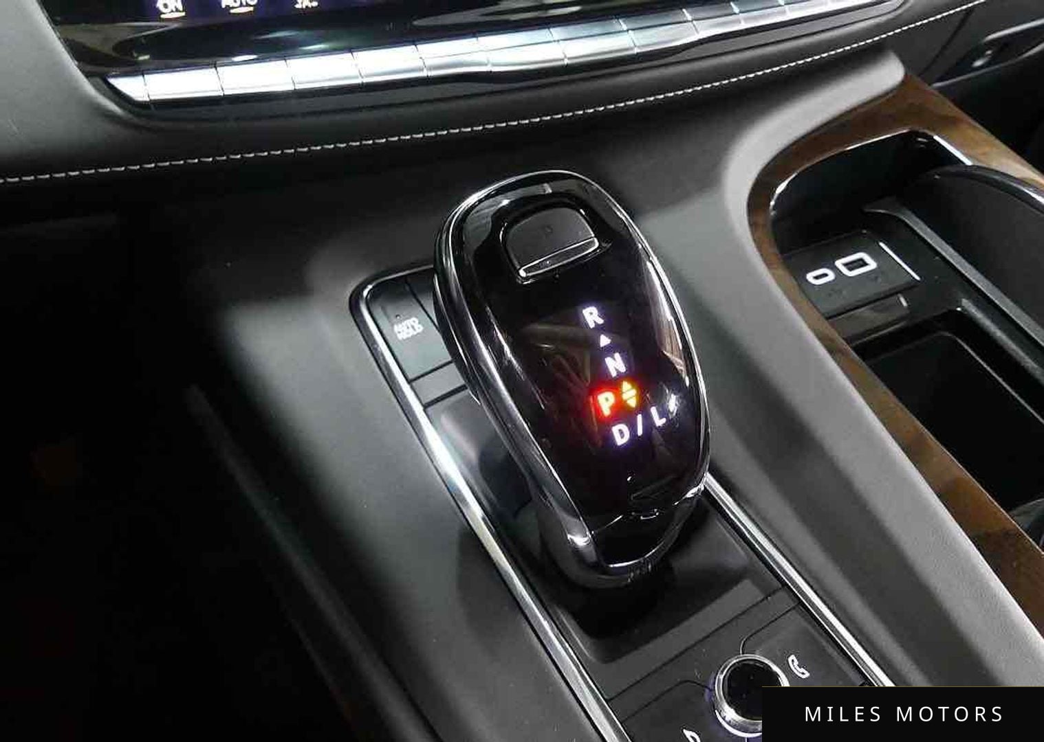 Cadillac Escalade 2024 — миниатюра 9