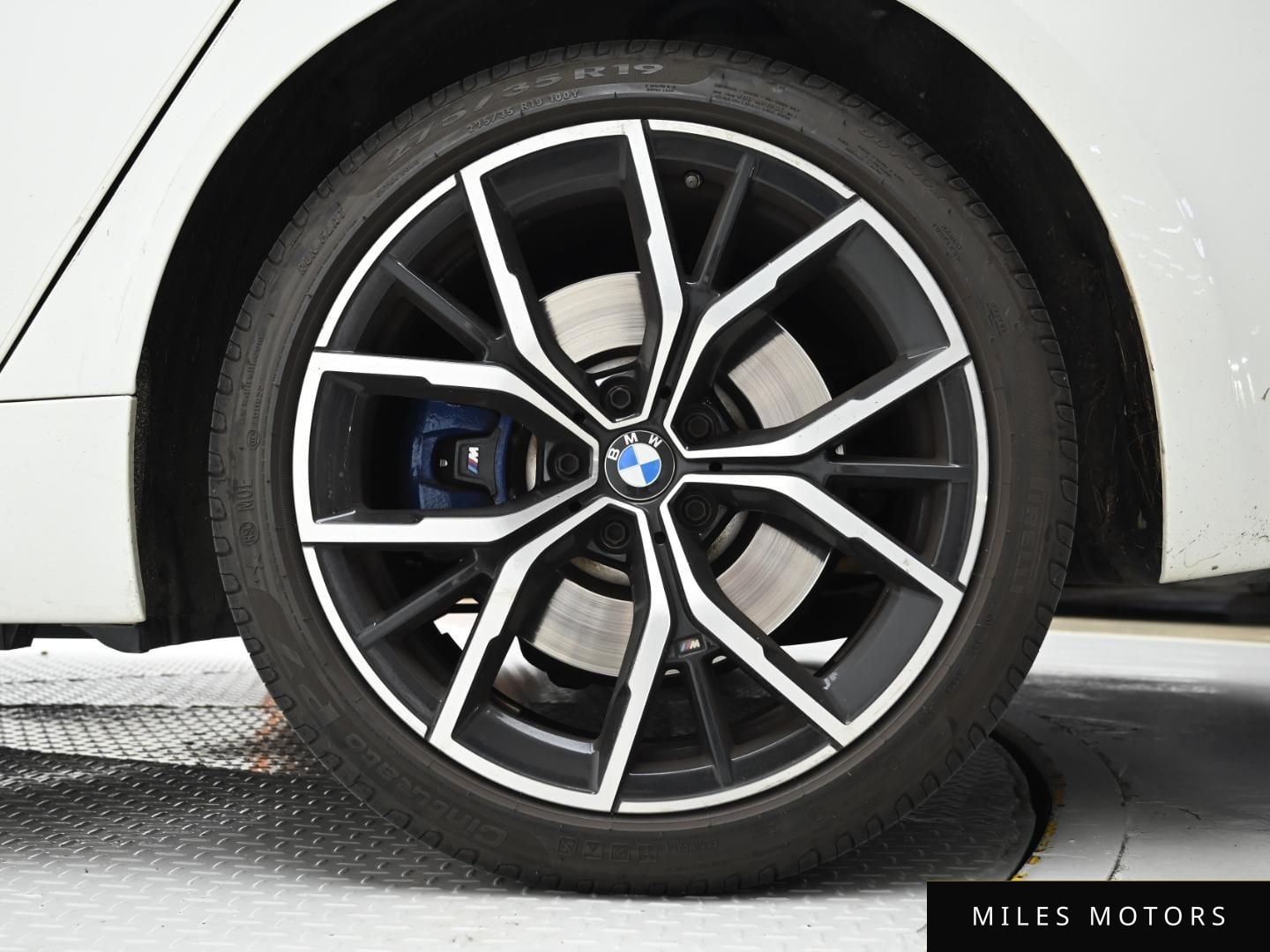 BMW 5 Series (G30) 2021 — миниатюра 5