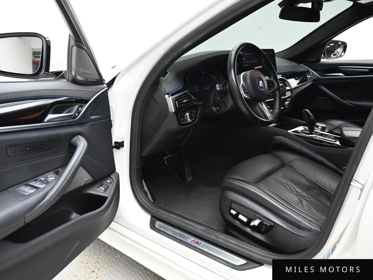 BMW 5 Series (G30) 2021 — миниатюра 11