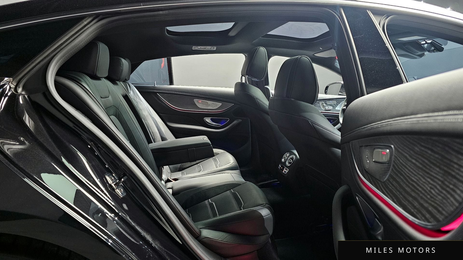 Mercedes-Benz AMG GT 2023 — миниатюра 17