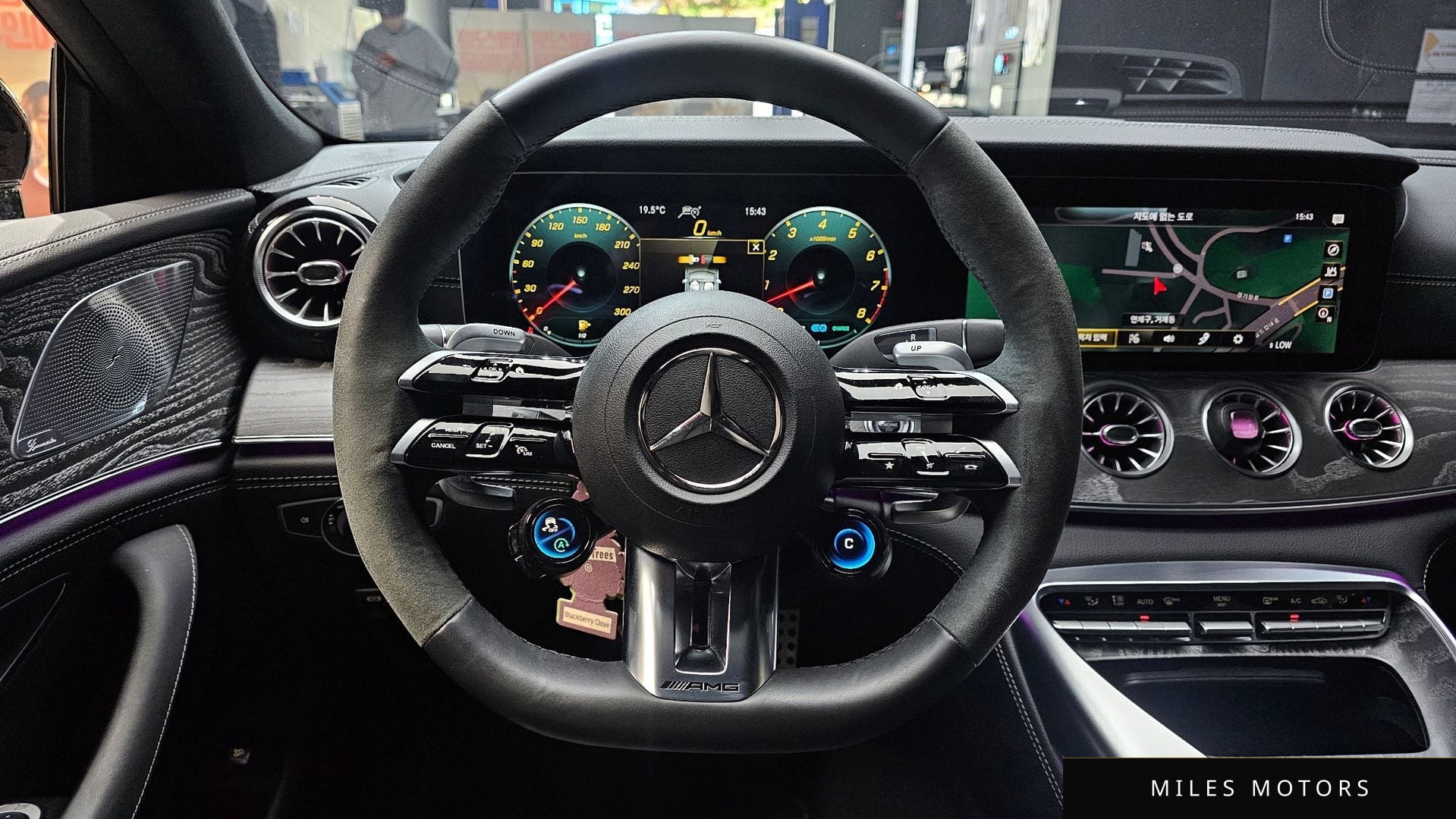 Mercedes-Benz AMG GT 2023 — миниатюра 19