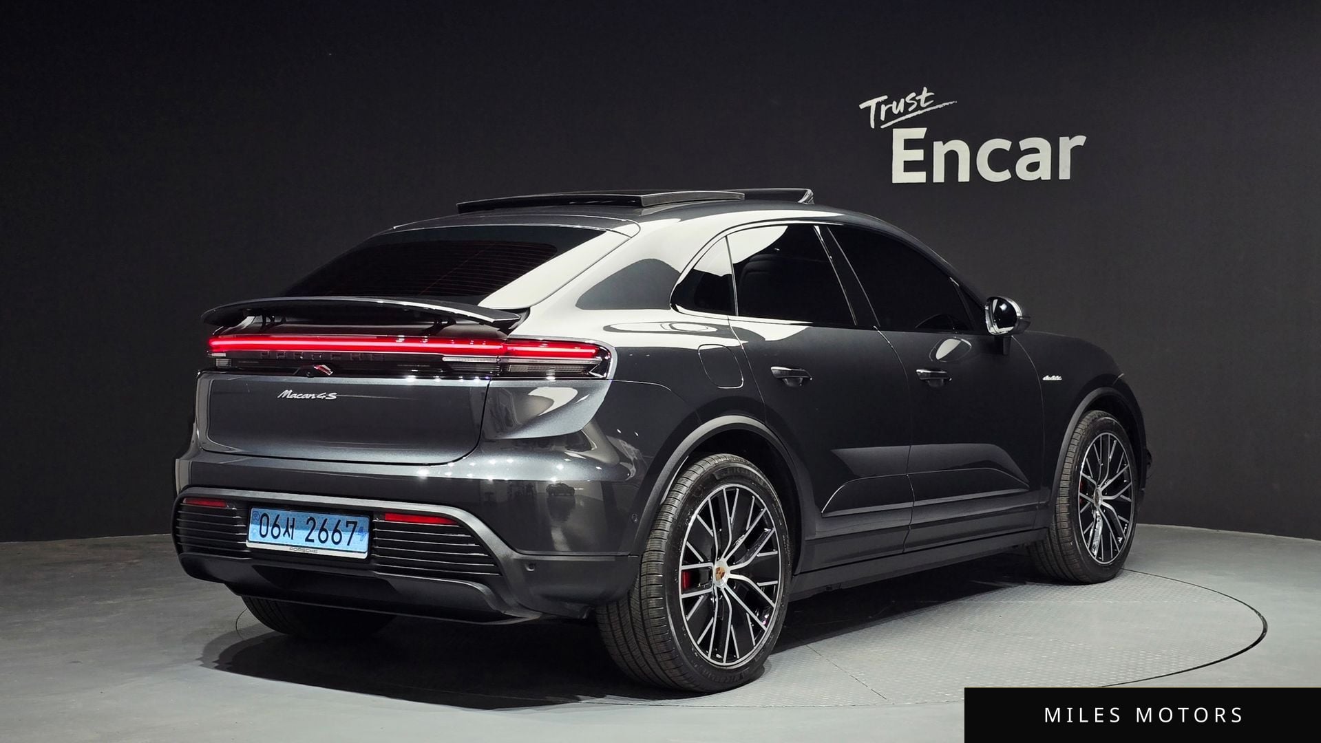 Porsche Macan 2025 — миниатюра 2