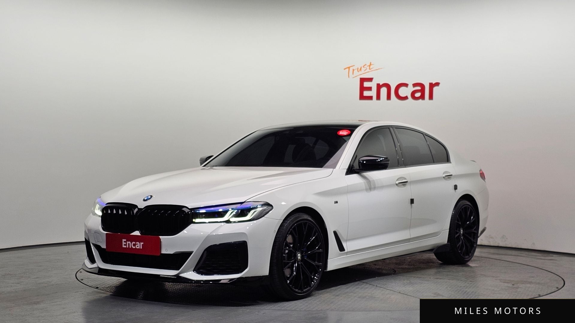 BMW 5 Series (G30) 2018 — фото 1 из 12