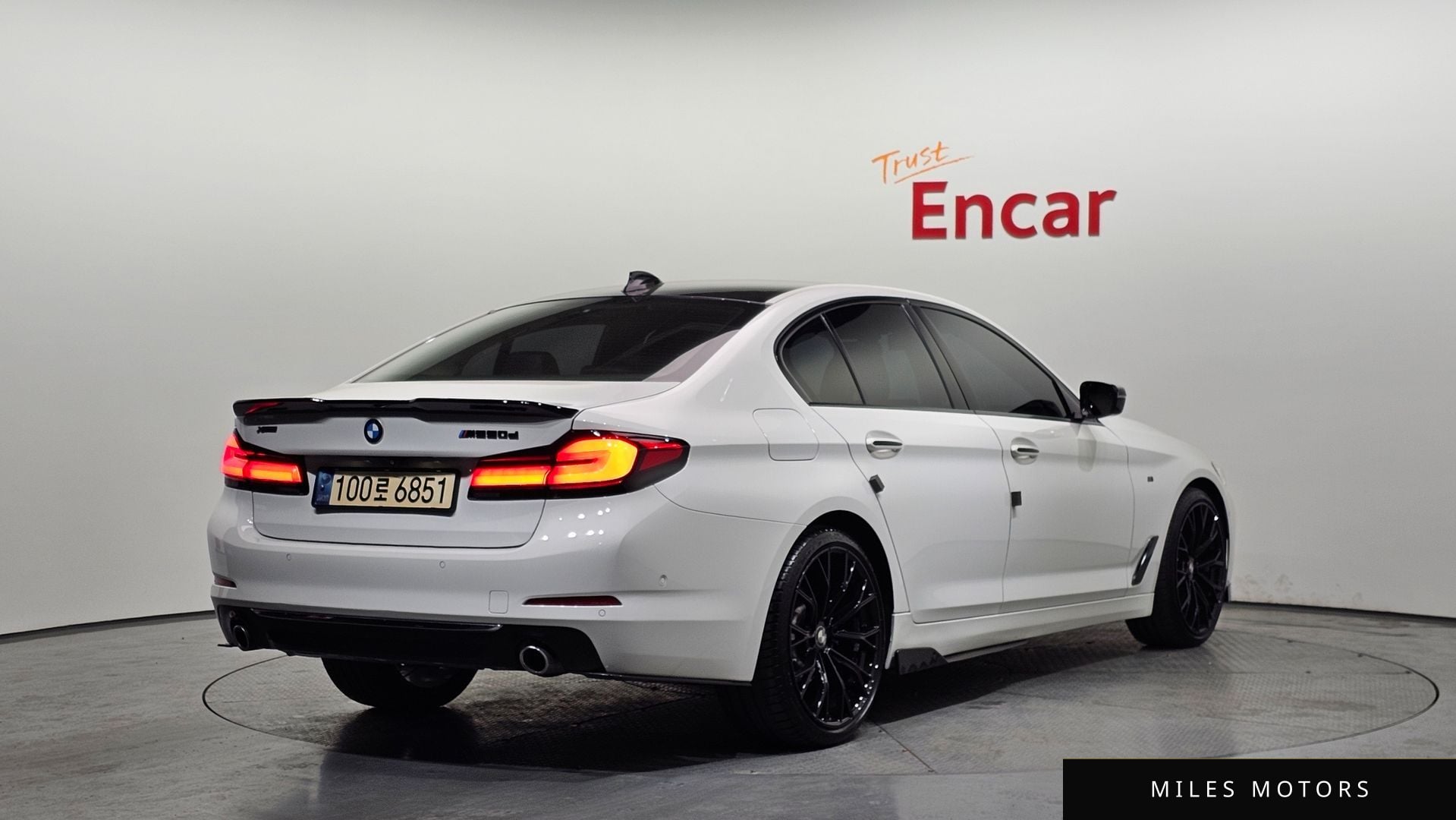 BMW 5 Series (G30) 2018 — миниатюра 2