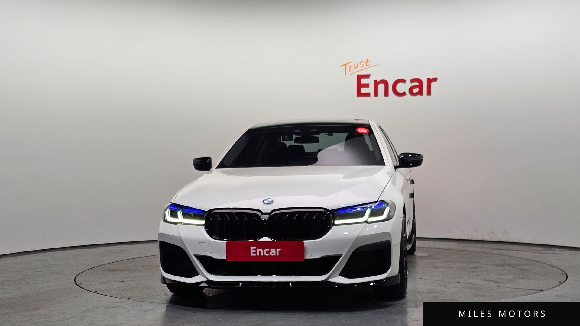 BMW 5 Series (G30) 2018 — миниатюра 3