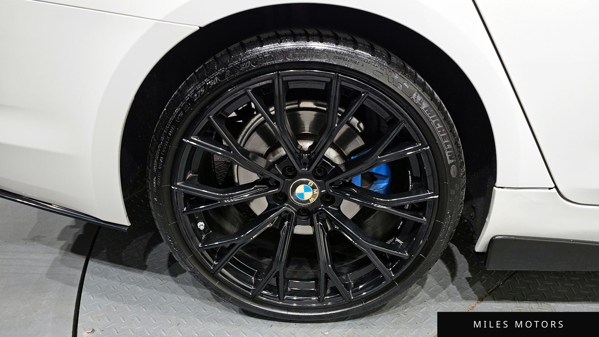 BMW 5 Series (G30) 2018 — миниатюра 5