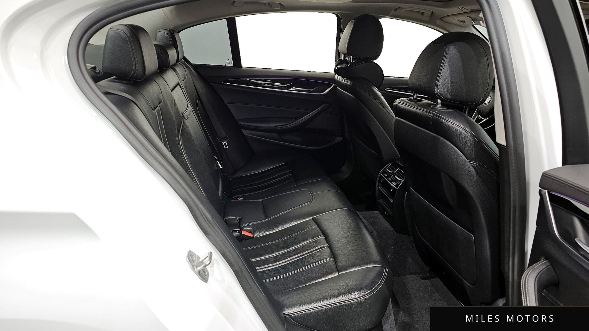 BMW 5 Series (G30) 2018 — миниатюра 12